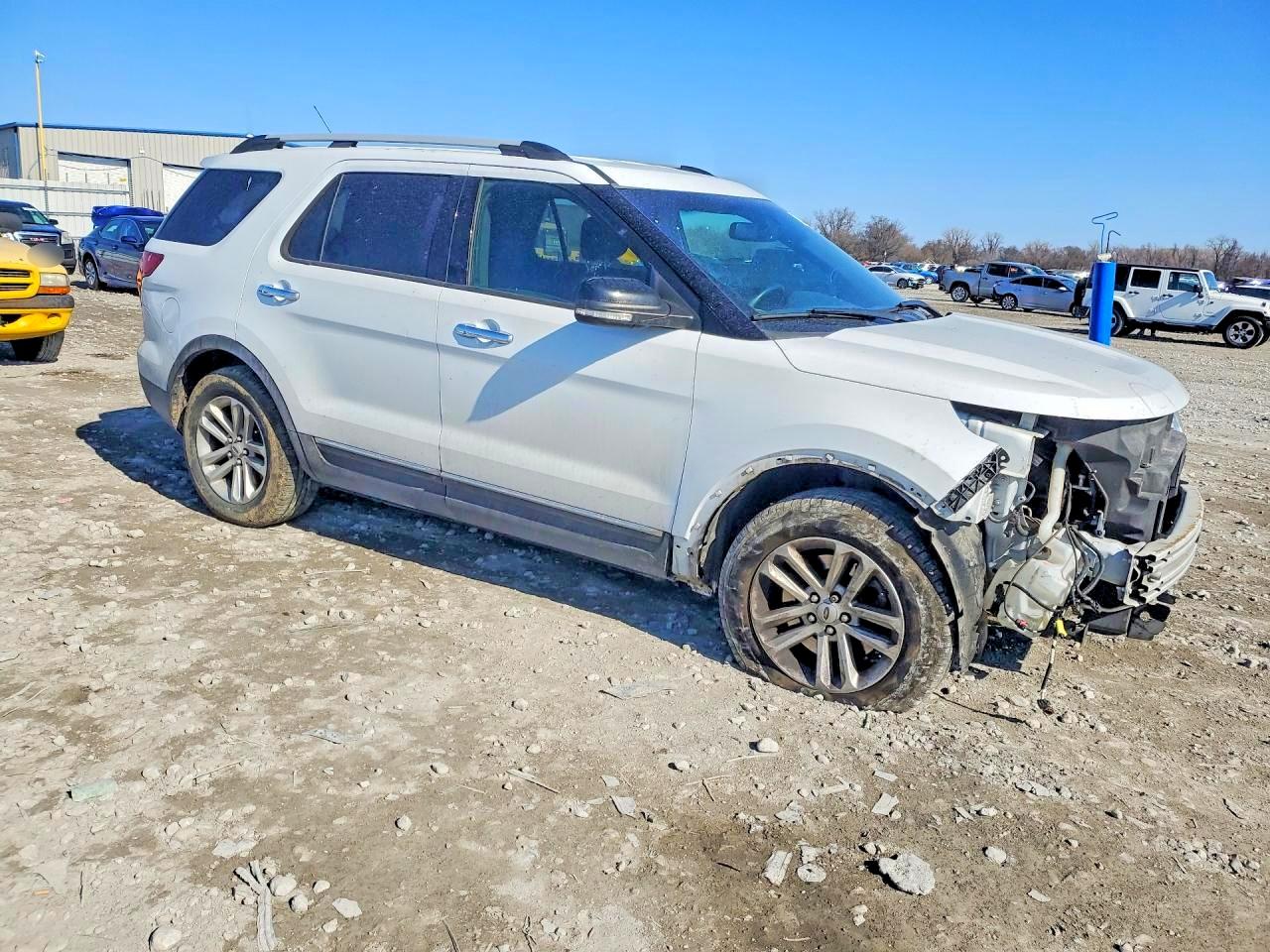2015 FORD EXPLORER XLT photo 4