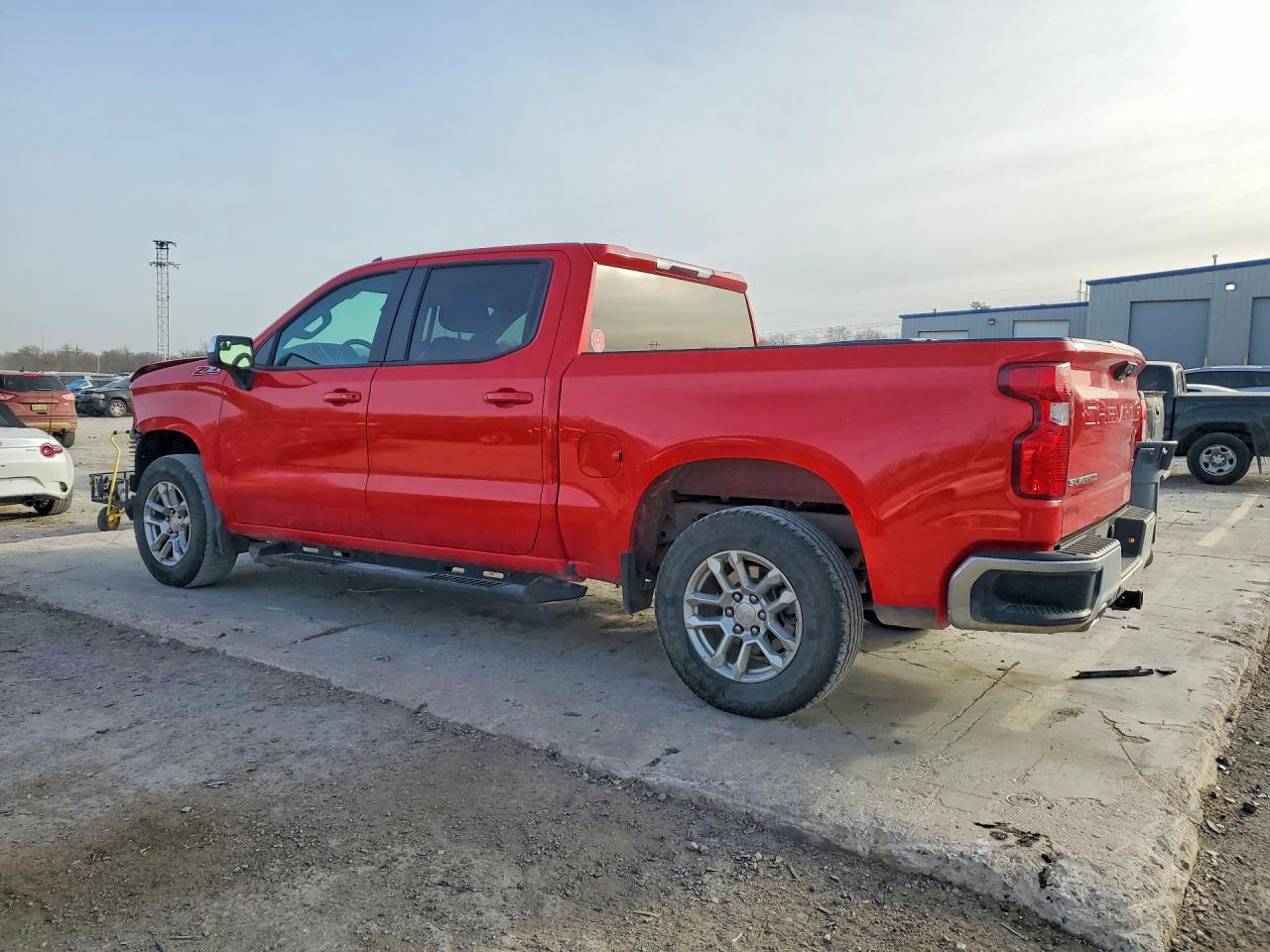 2024 CHEVROLET SILVERADO K1500 LT photo 3