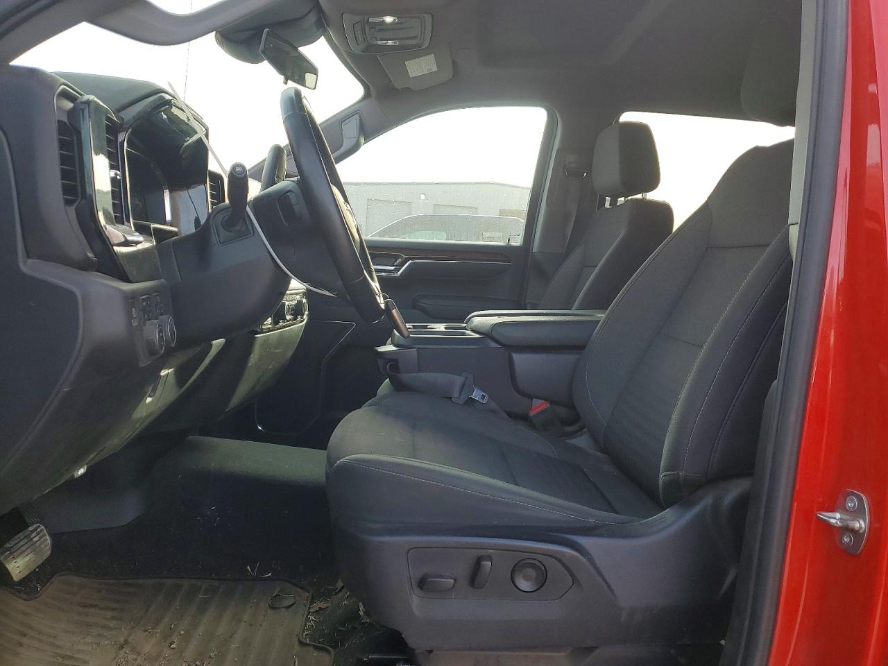 2024 CHEVROLET SILVERADO K1500 LT photo 13