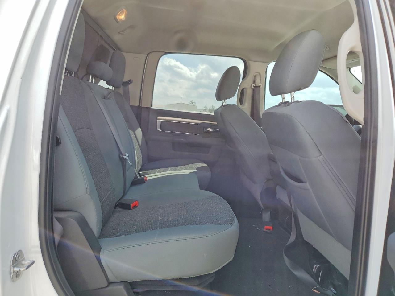 2019 RAM 1500 CLASSIC SLT photo 19