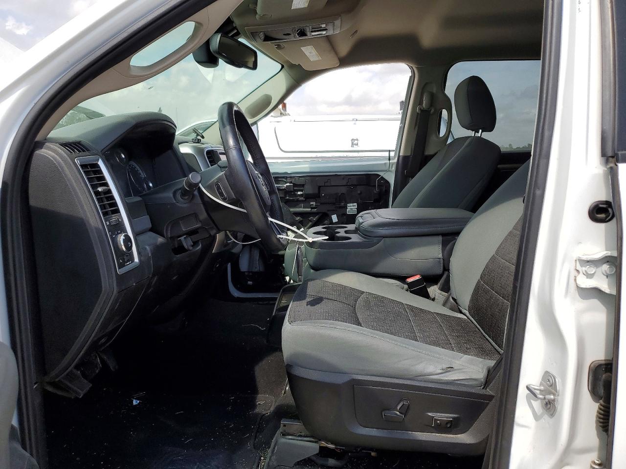 2019 RAM 1500 CLASSIC SLT photo 13