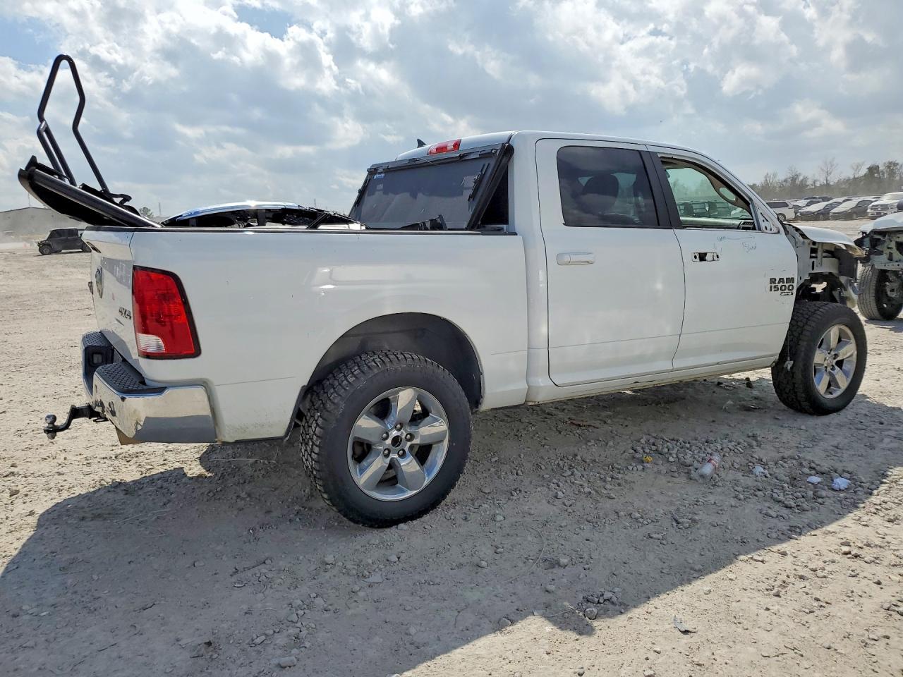 2019 RAM 1500 CLASSIC SLT photo 5