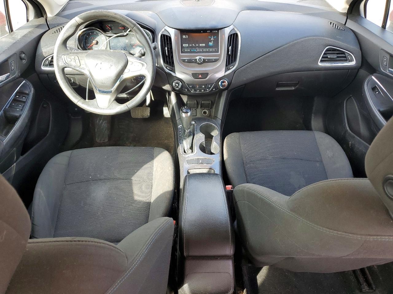 2017 CHEVROLET CRUZE LT photo 8