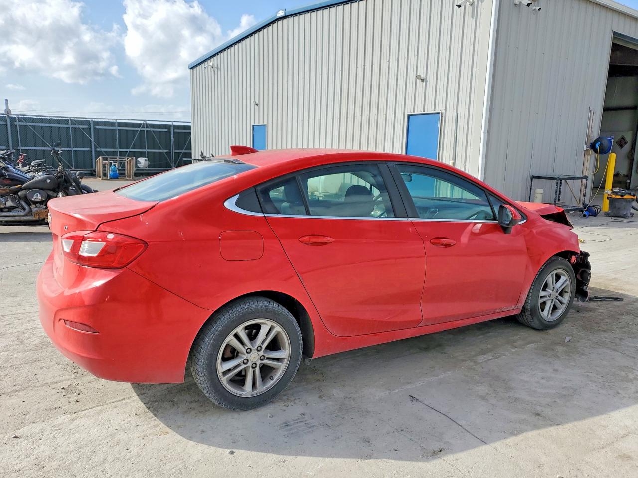 2017 CHEVROLET CRUZE LT photo 3