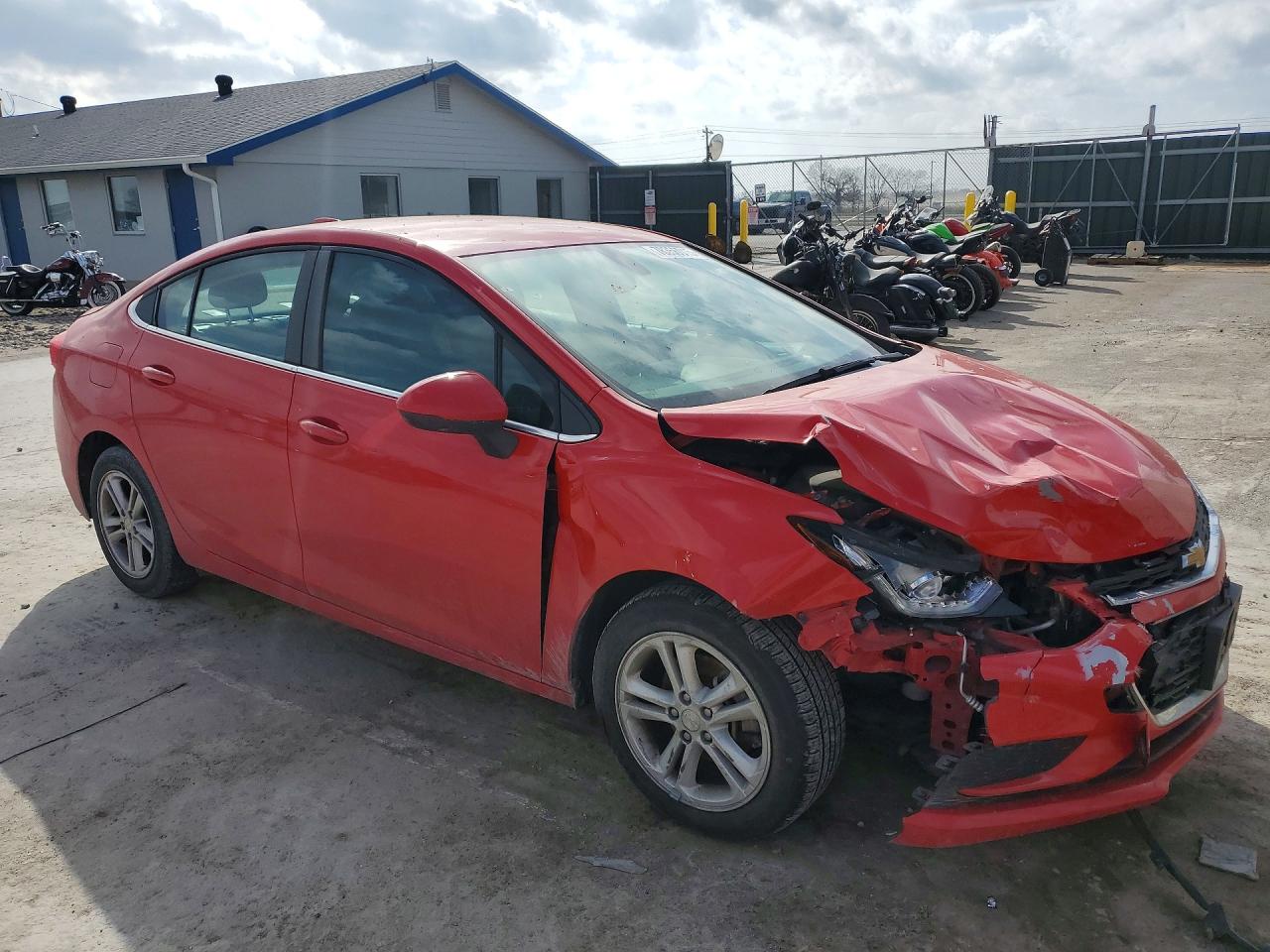 2017 CHEVROLET CRUZE LT photo 4
