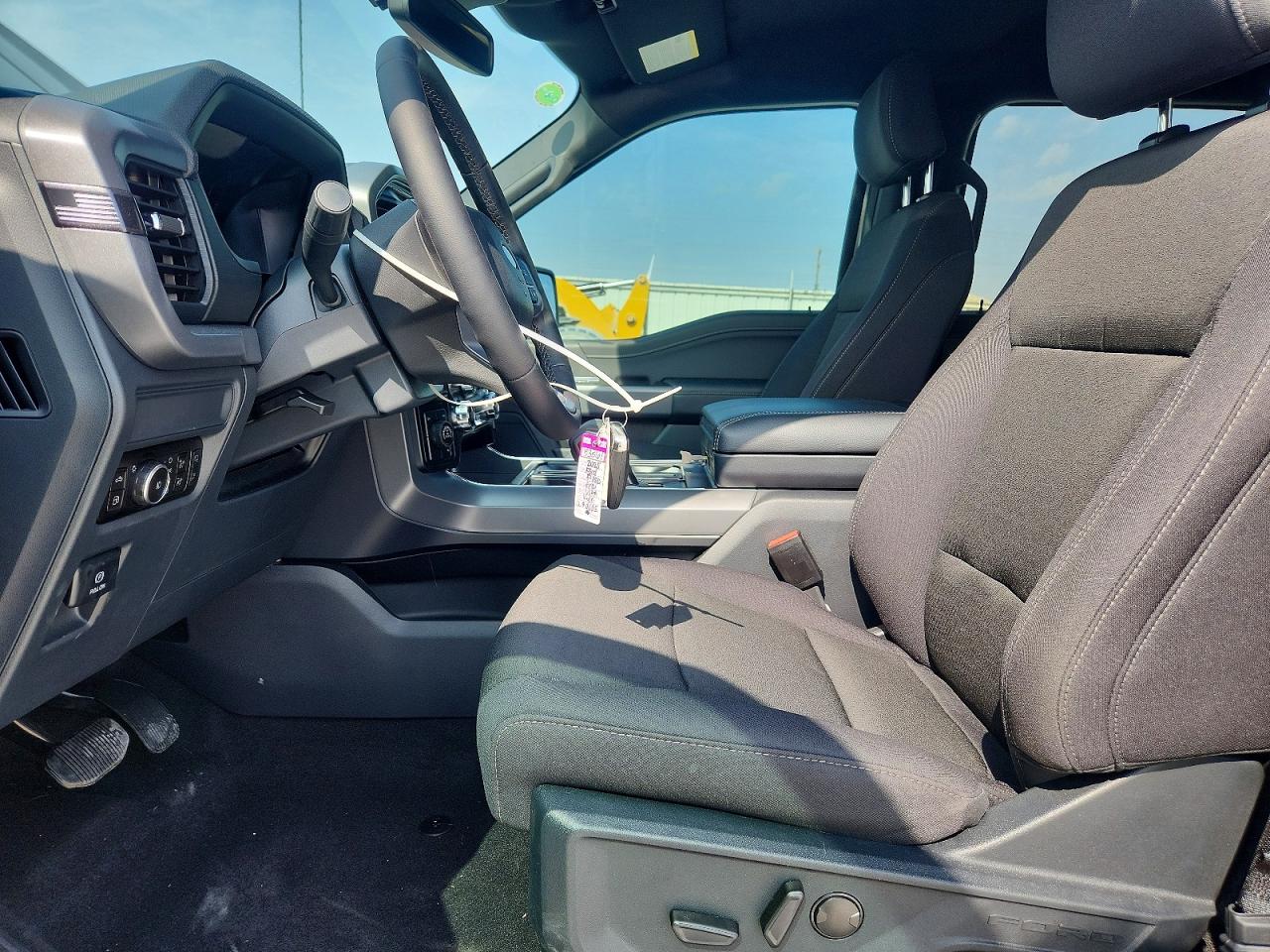 2025 FORD F150 XLT photo 13
