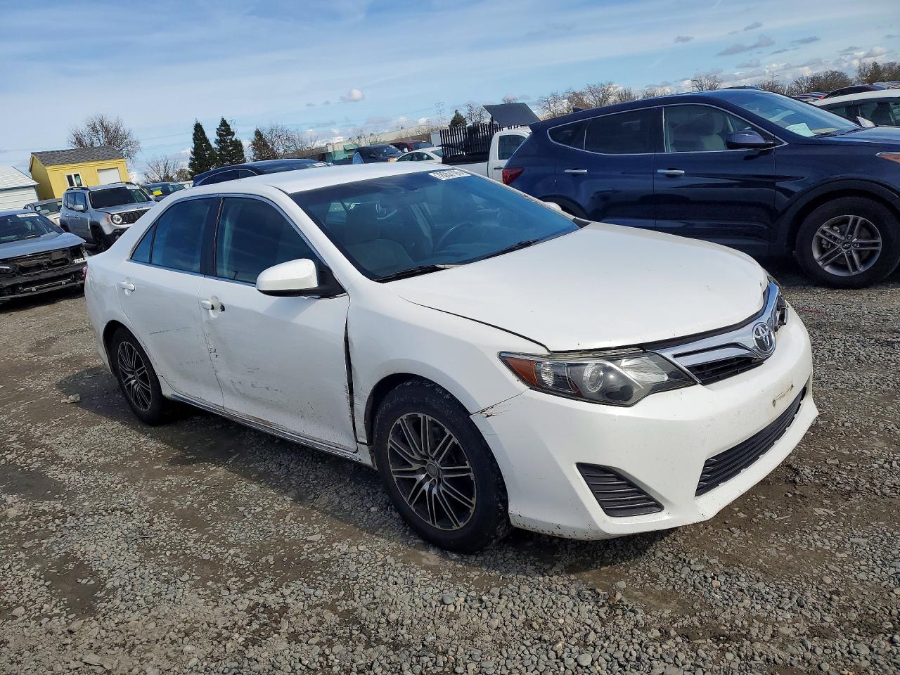 2014 TOYOTA CAMRY L photo 4