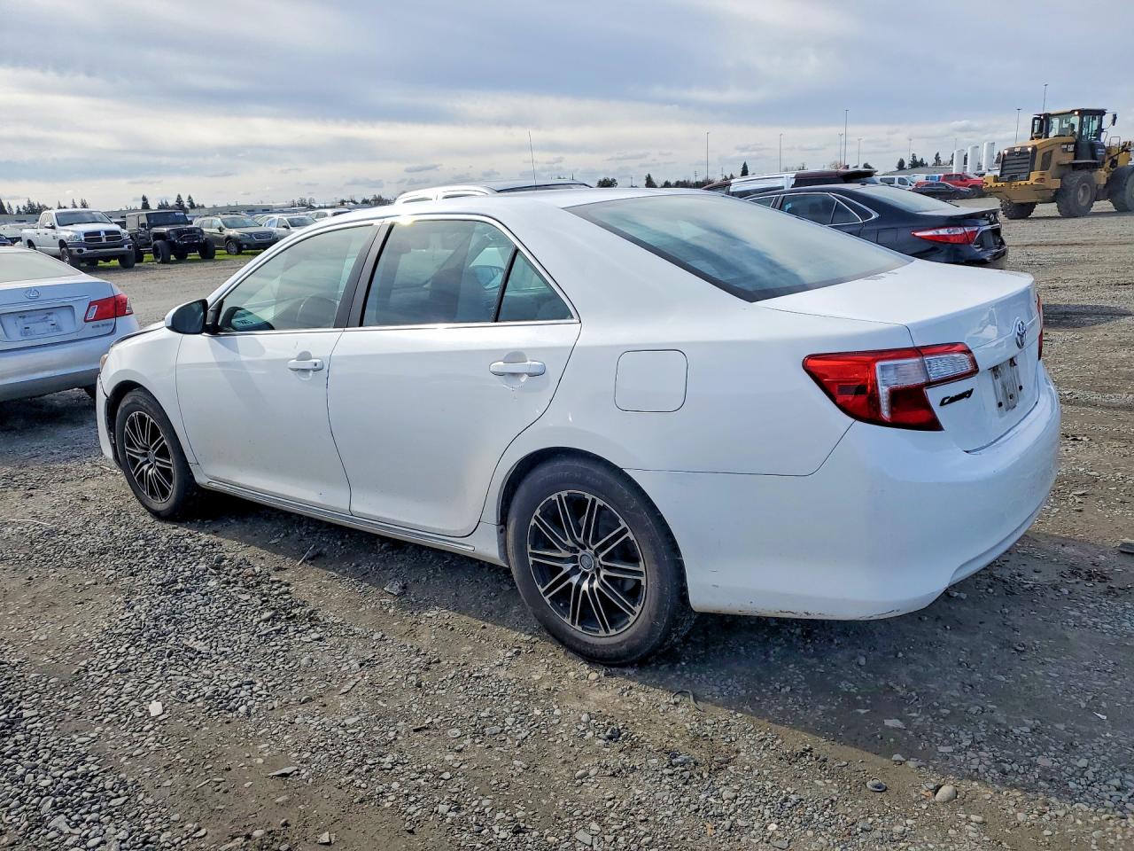 2014 TOYOTA CAMRY L photo 2