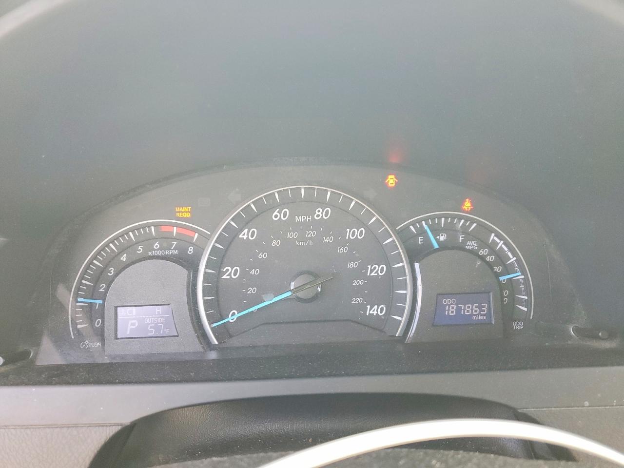 2014 TOYOTA CAMRY L photo 9