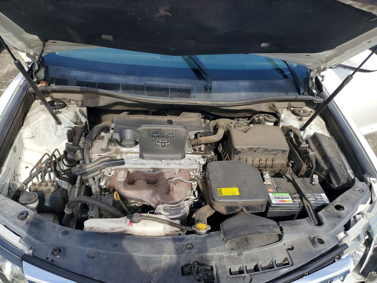 2014 TOYOTA CAMRY L photo 11