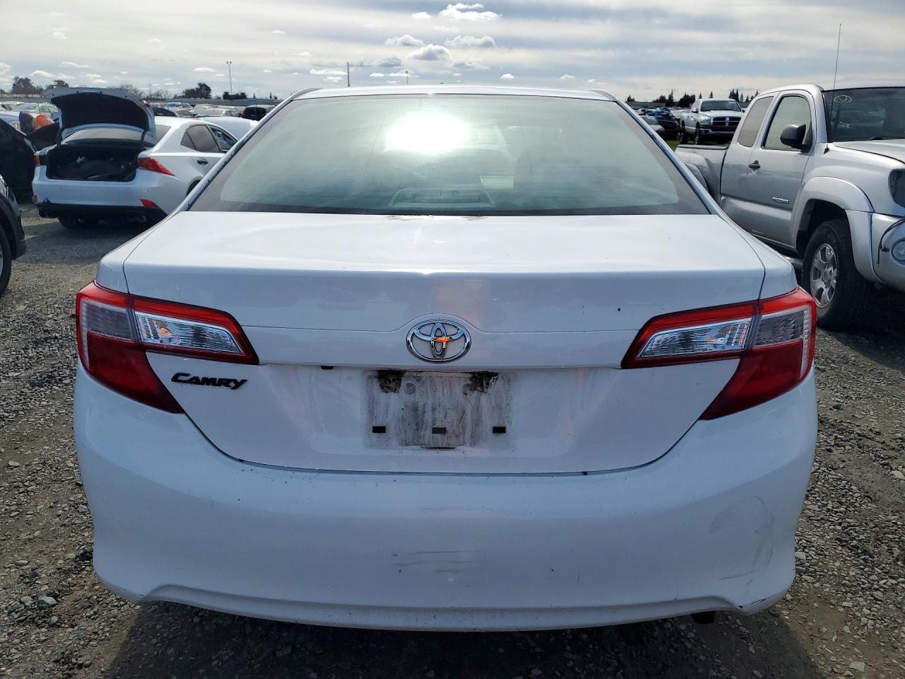 2014 TOYOTA CAMRY L photo 6