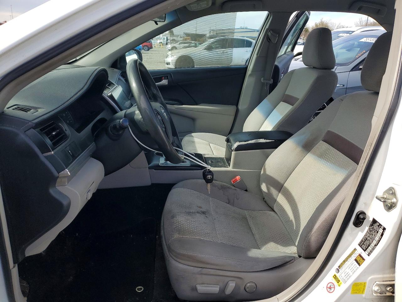 2014 TOYOTA CAMRY L photo 7