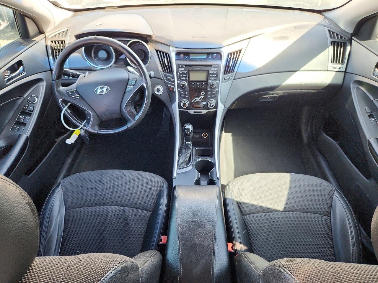 2011 HYUNDAI SONATA SE photo 22