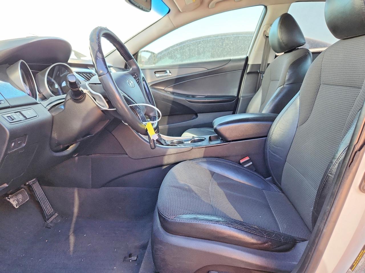 2011 HYUNDAI SONATA SE photo 19