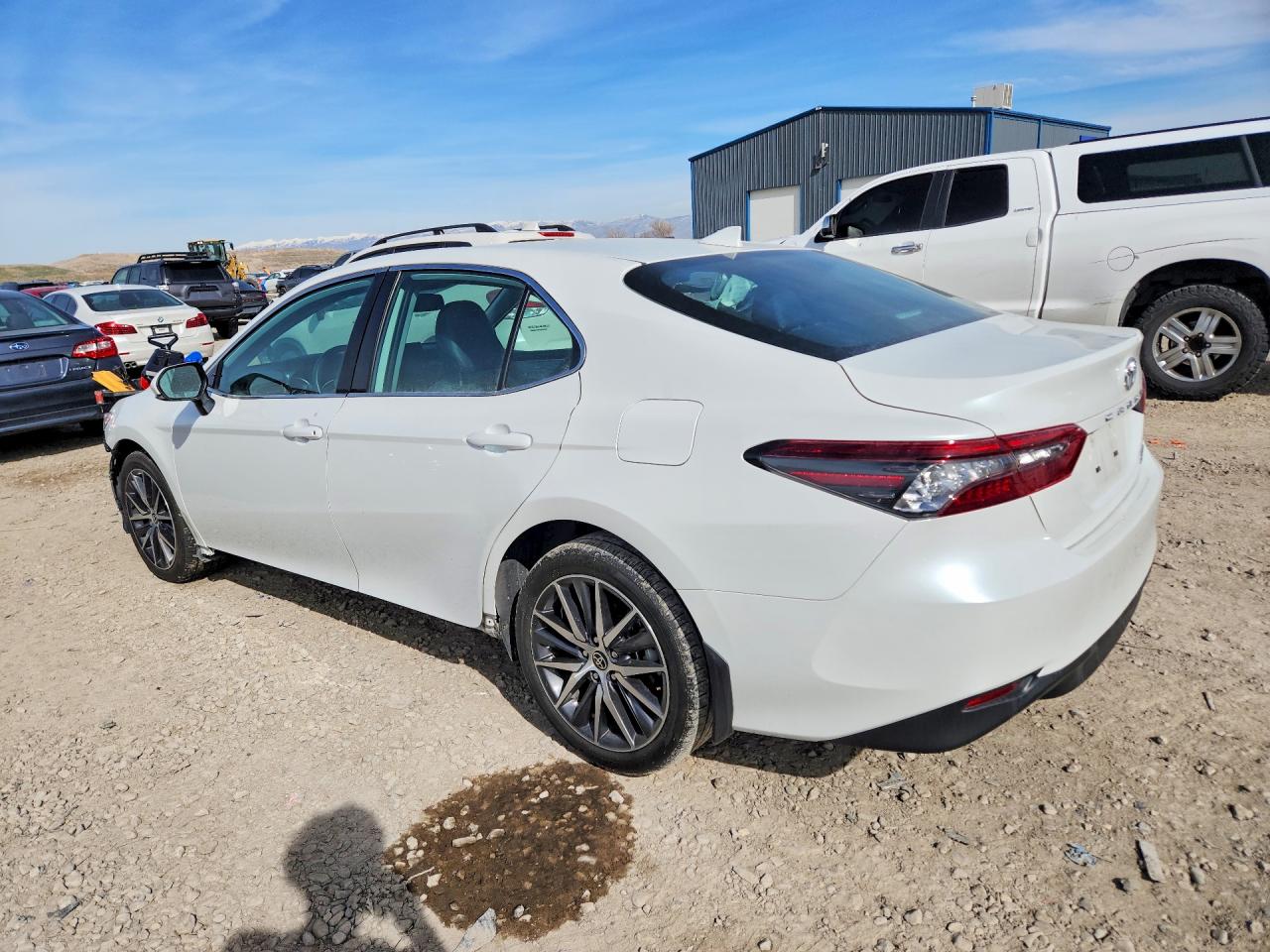 2022 TOYOTA CAMRY XLE photo 2