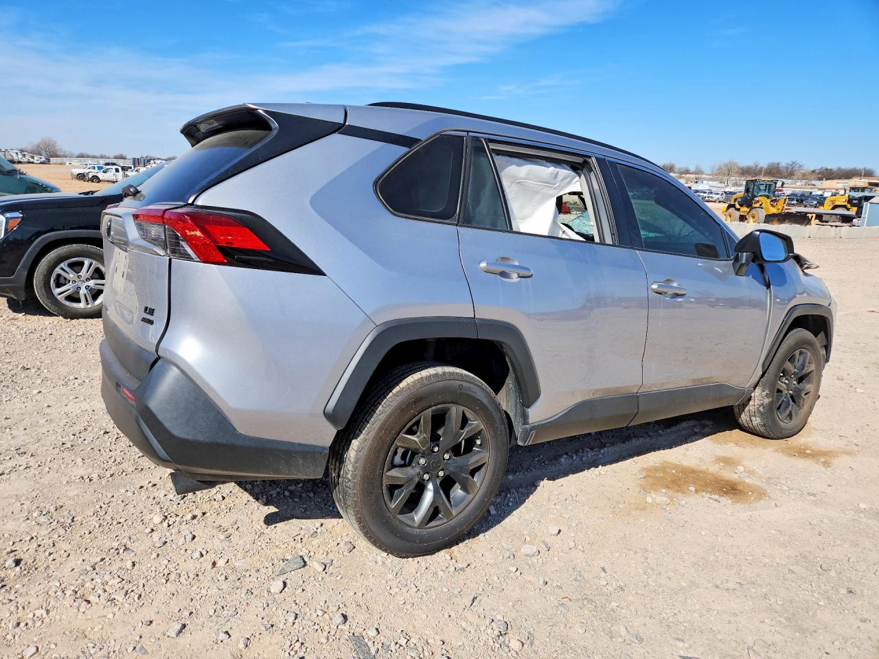 2021 TOYOTA RAV4 LE photo 5