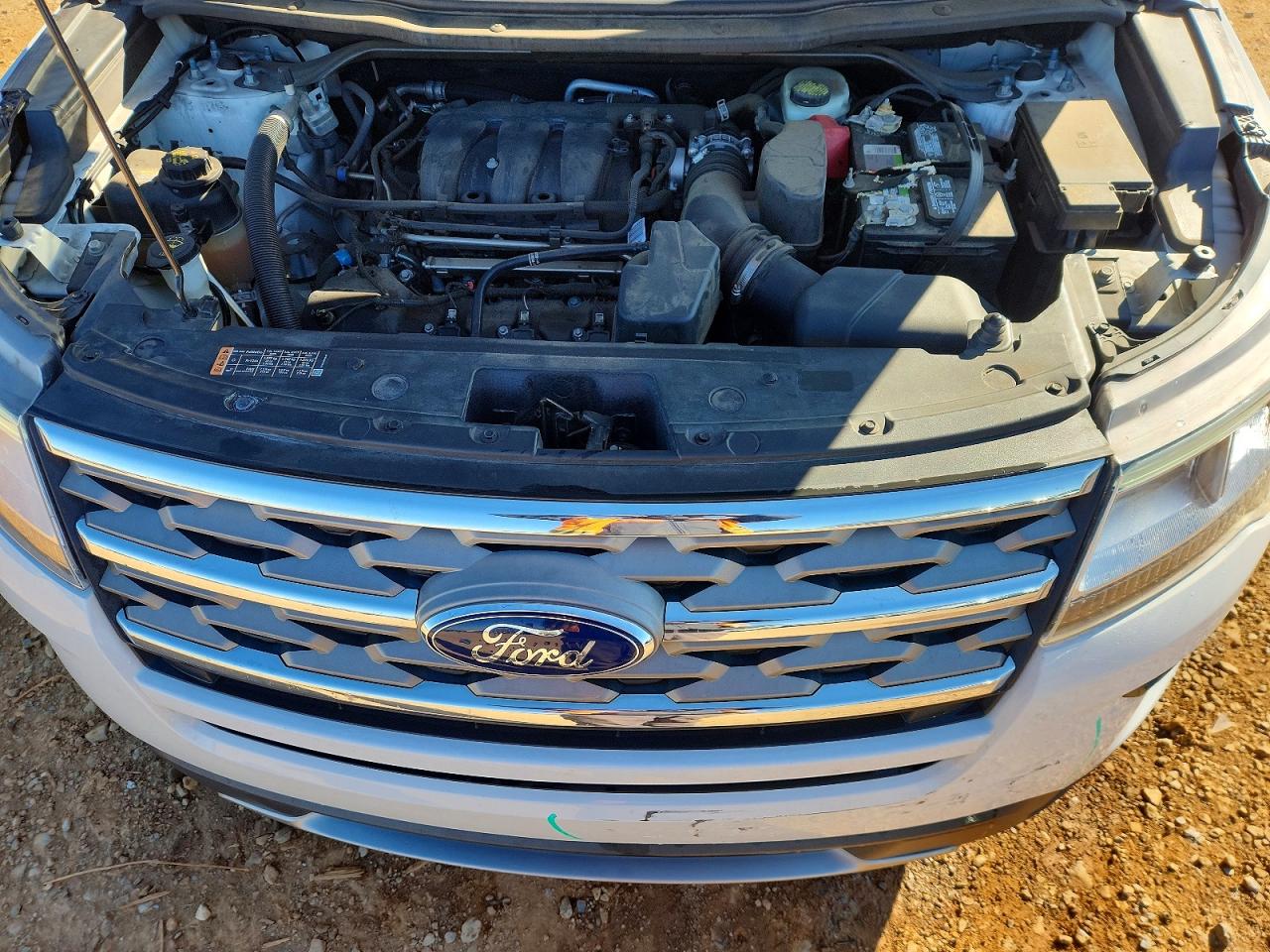 2018 FORD EXPLORER XLT photo 34