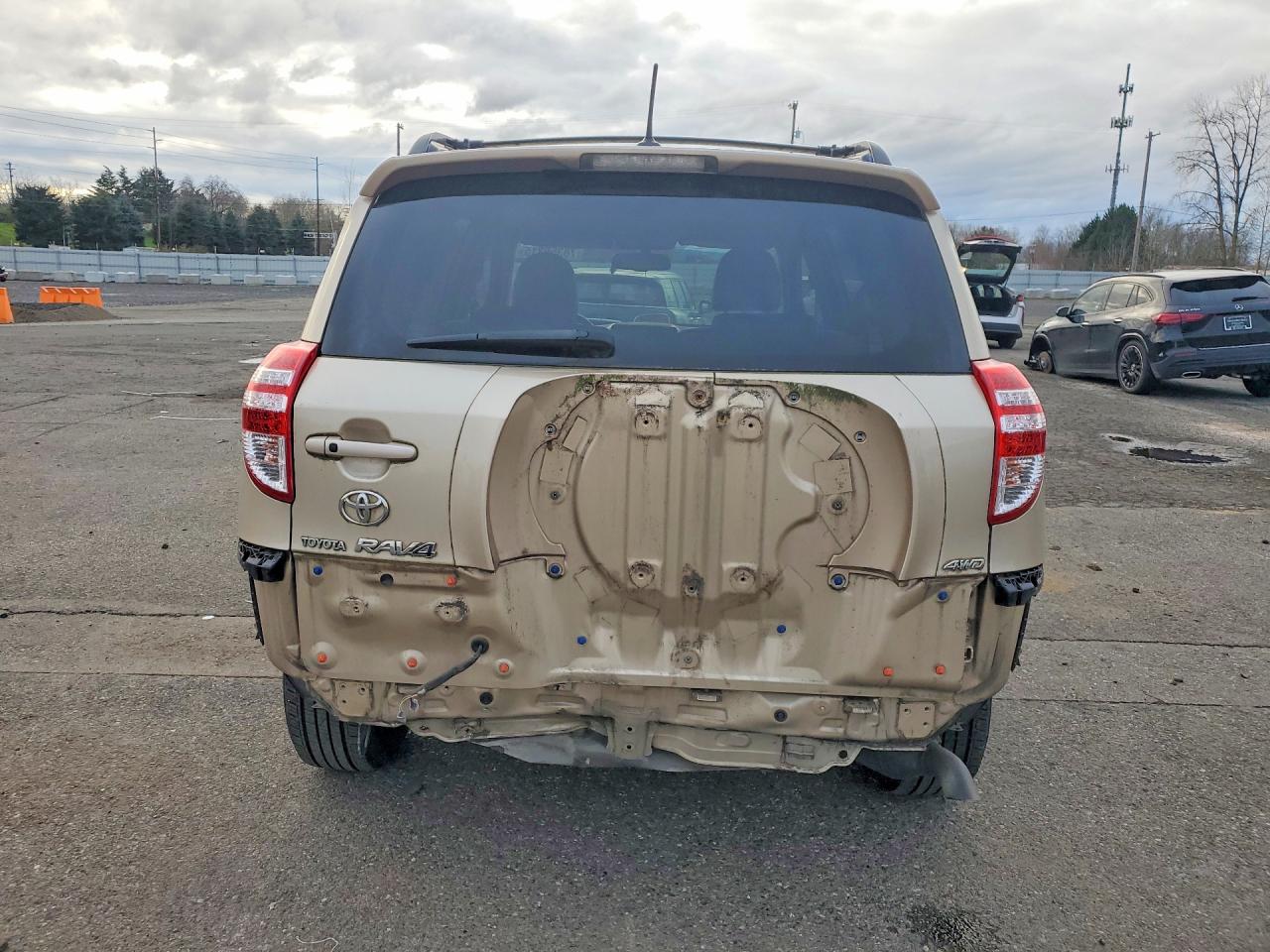 2010 TOYOTA RAV4 LIMITED photo 6