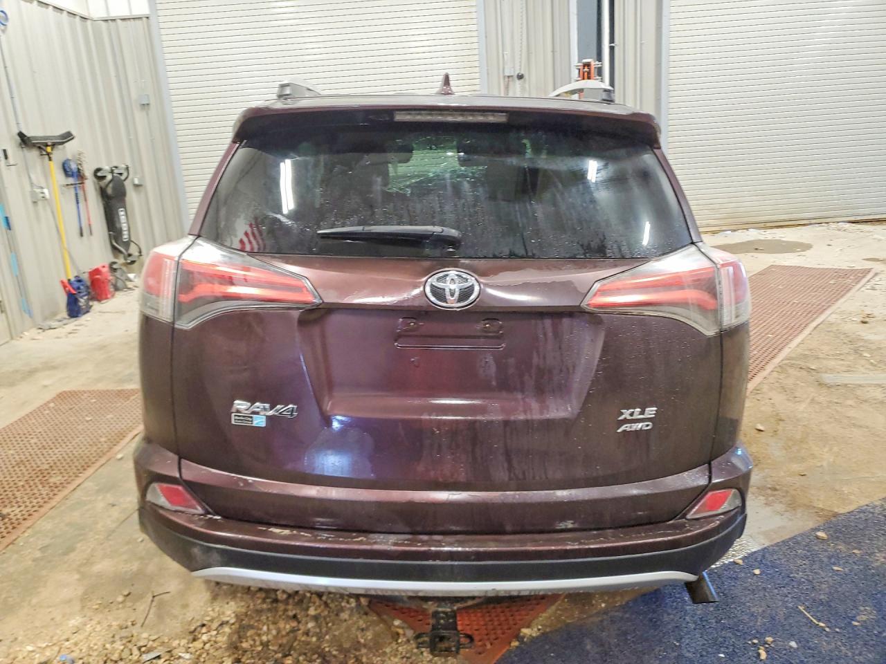 2016 TOYOTA RAV4 XLE photo 16