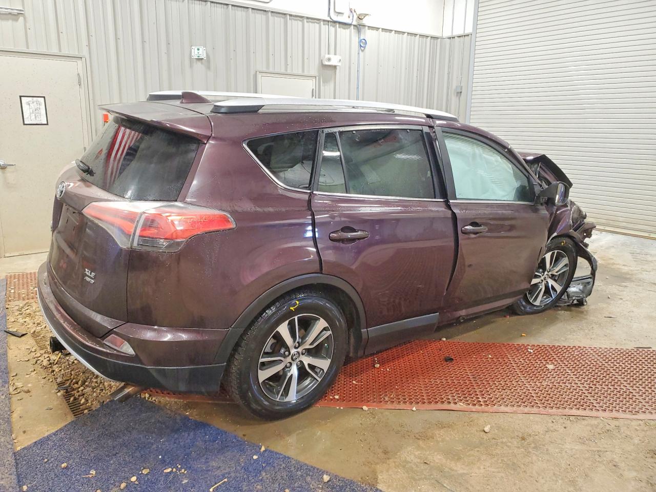 2016 TOYOTA RAV4 XLE photo 7