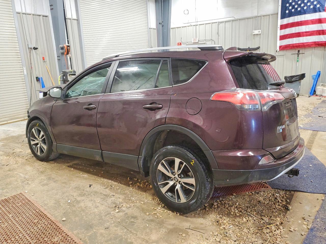 2016 TOYOTA RAV4 XLE photo 4