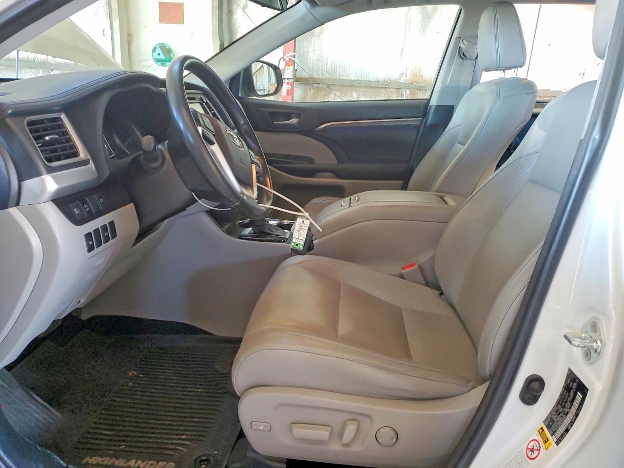 2018 TOYOTA HIGHLANDER LIMITED photo 19