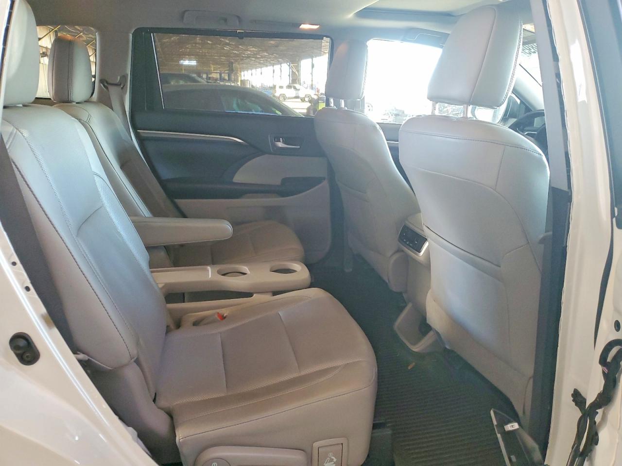 2018 TOYOTA HIGHLANDER LIMITED photo 28