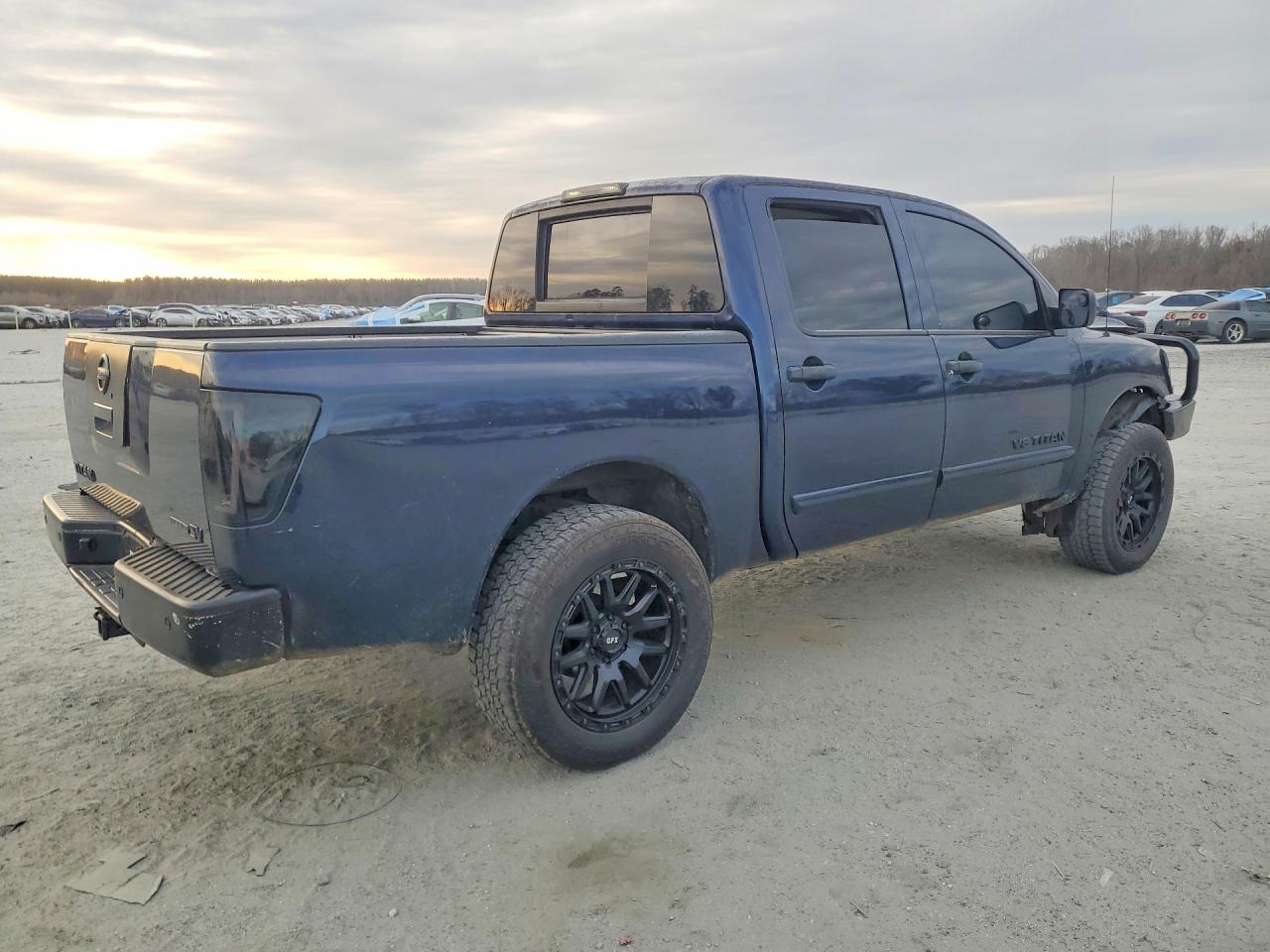 2011 NISSAN TITAN S photo 3