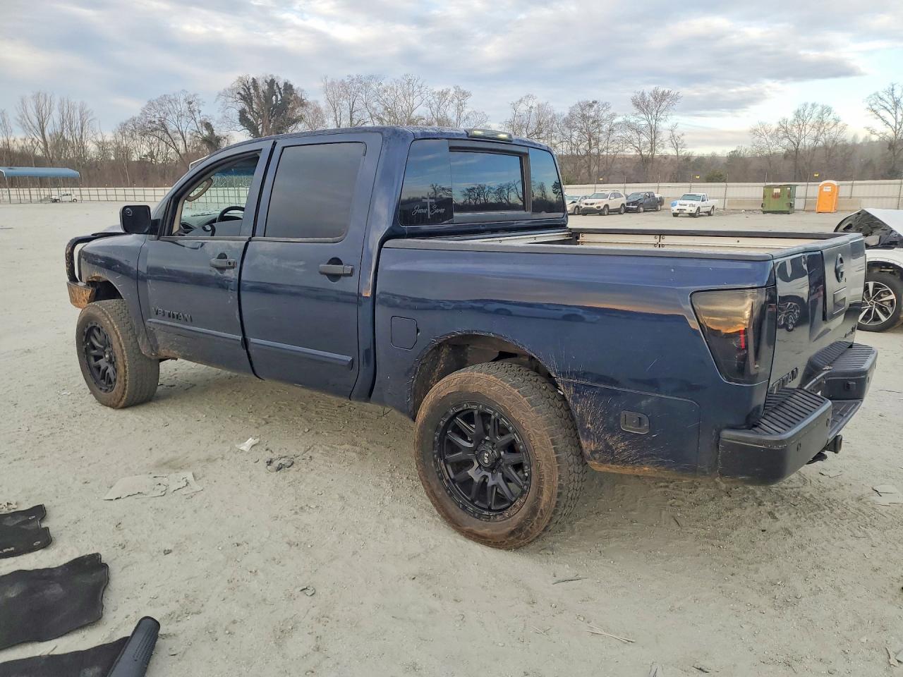 2011 NISSAN TITAN S photo 2