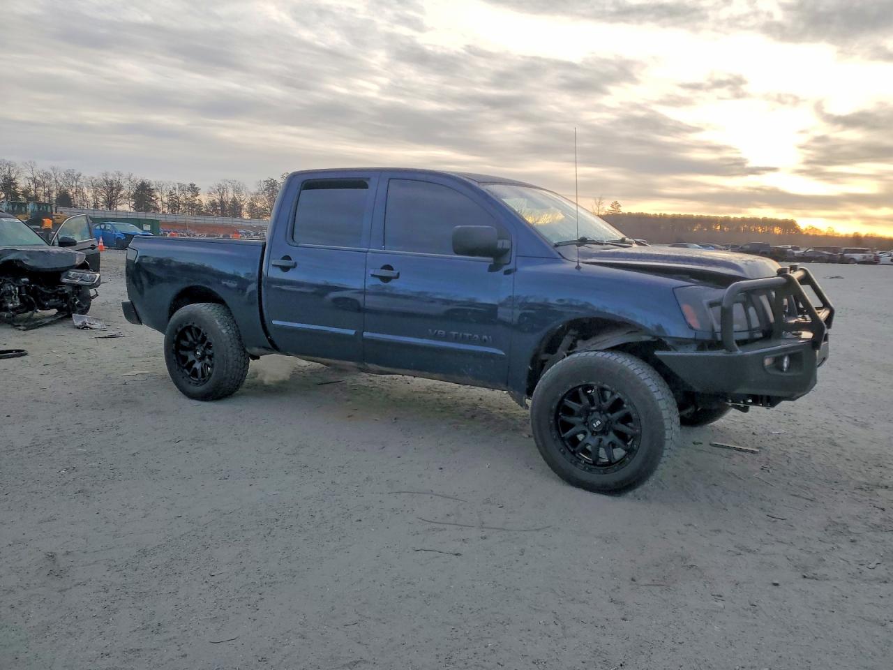 2011 NISSAN TITAN S photo 4