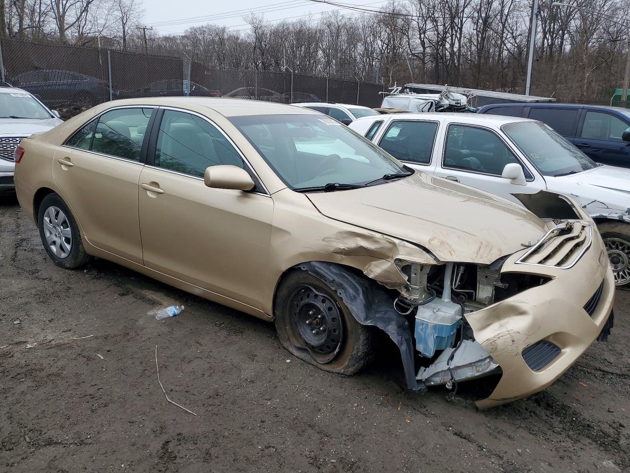 2011 TOYOTA CAMRY photo 4