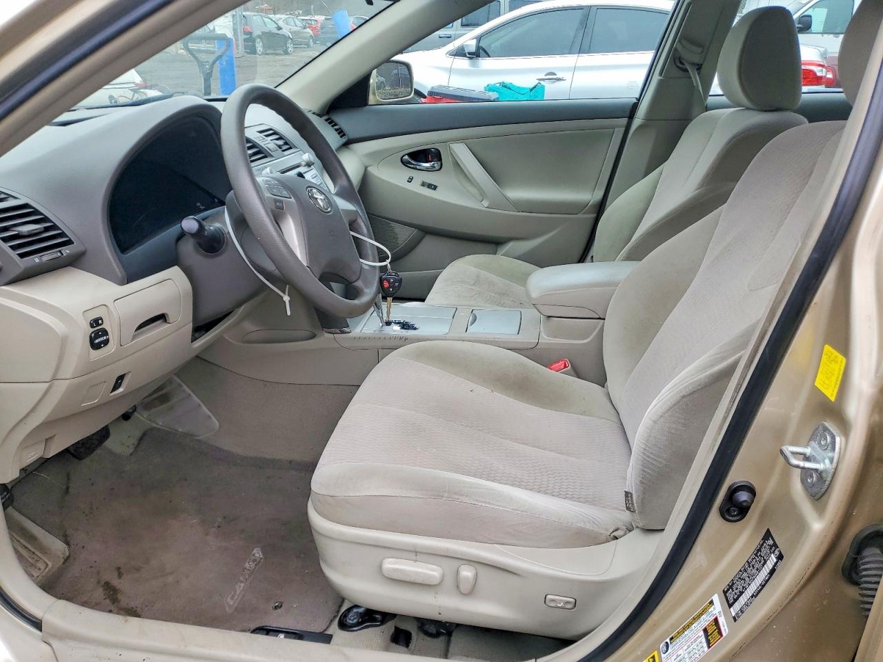 2011 TOYOTA CAMRY photo 7