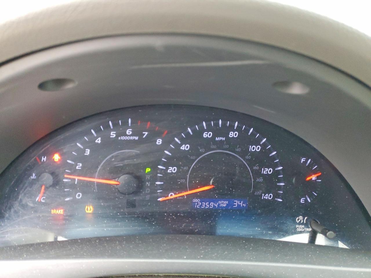 2011 TOYOTA CAMRY photo 9