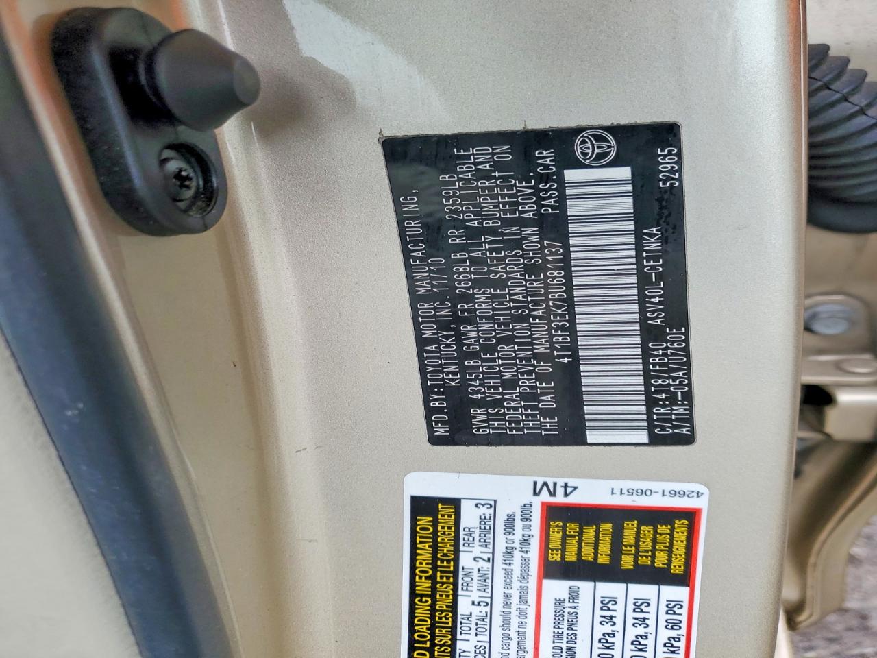 2011 TOYOTA CAMRY photo 12