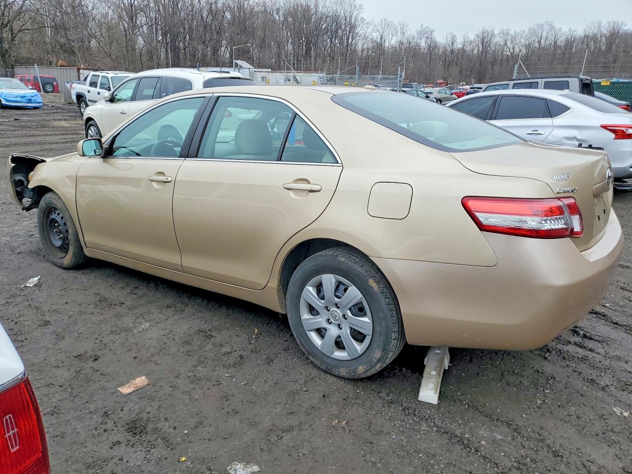 2011 TOYOTA CAMRY photo 2