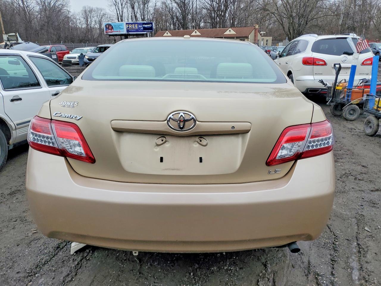 2011 TOYOTA CAMRY photo 6
