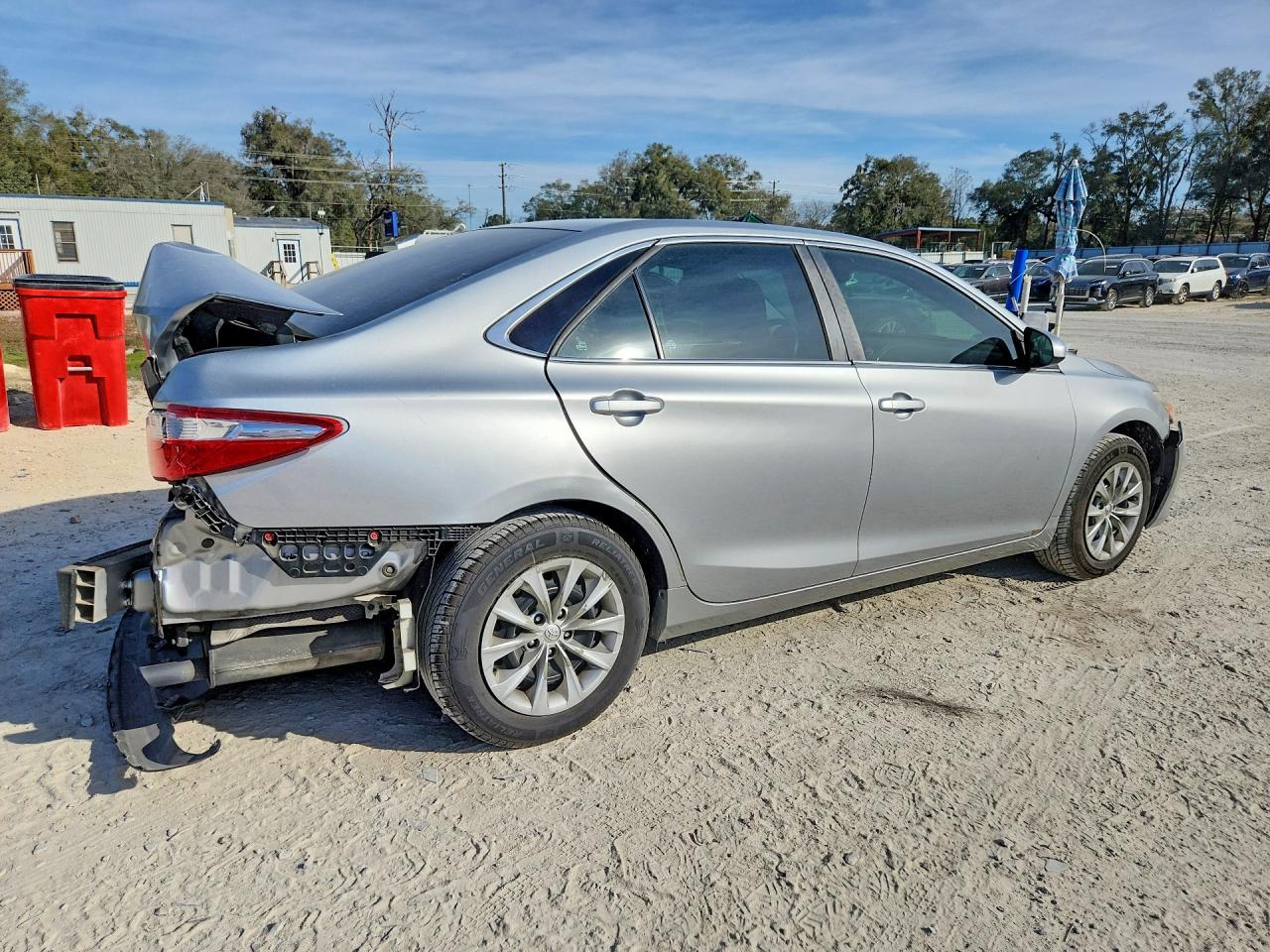 2016 TOYOTA CAMRY LE photo 3