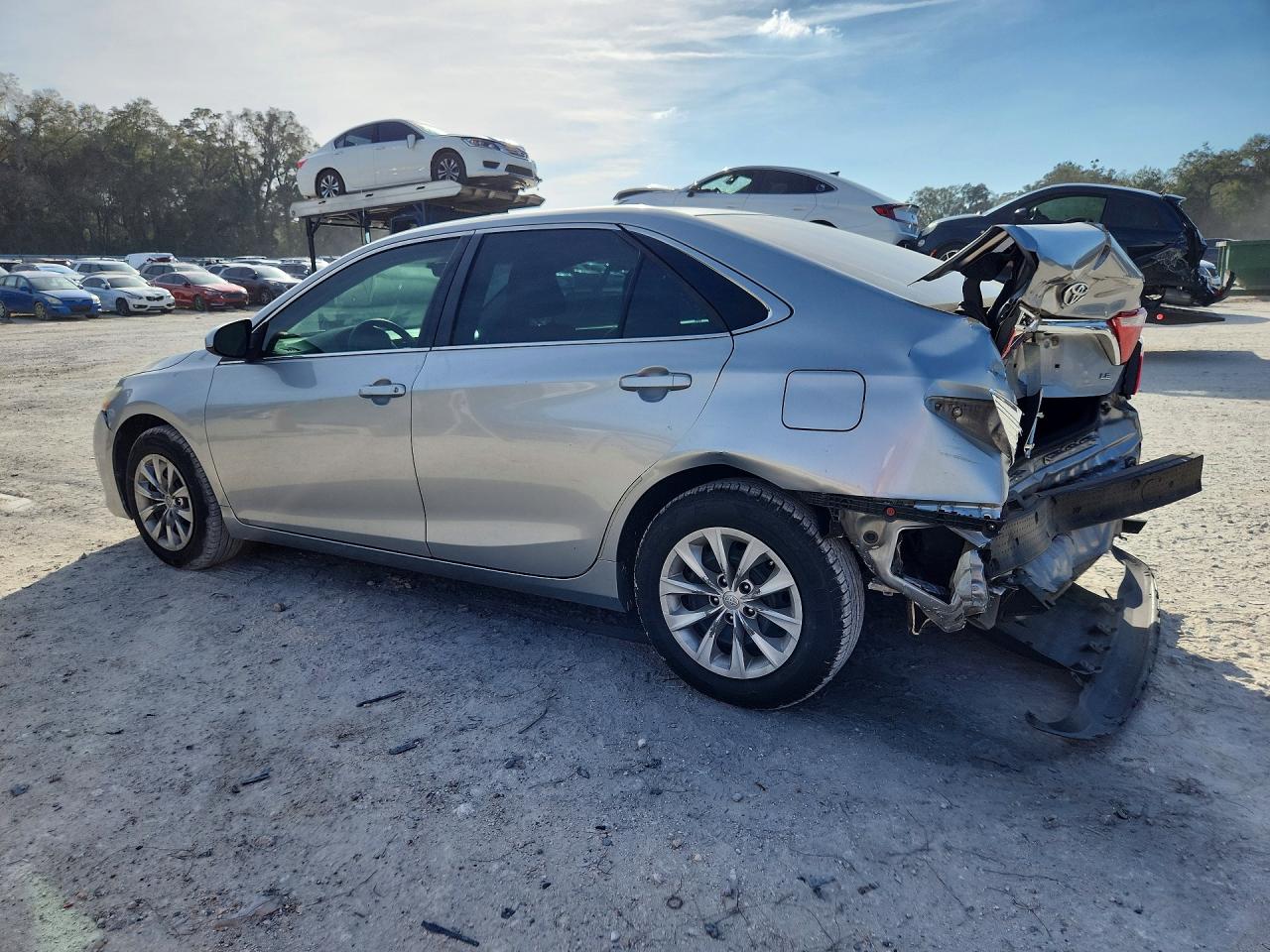 2016 TOYOTA CAMRY LE photo 2