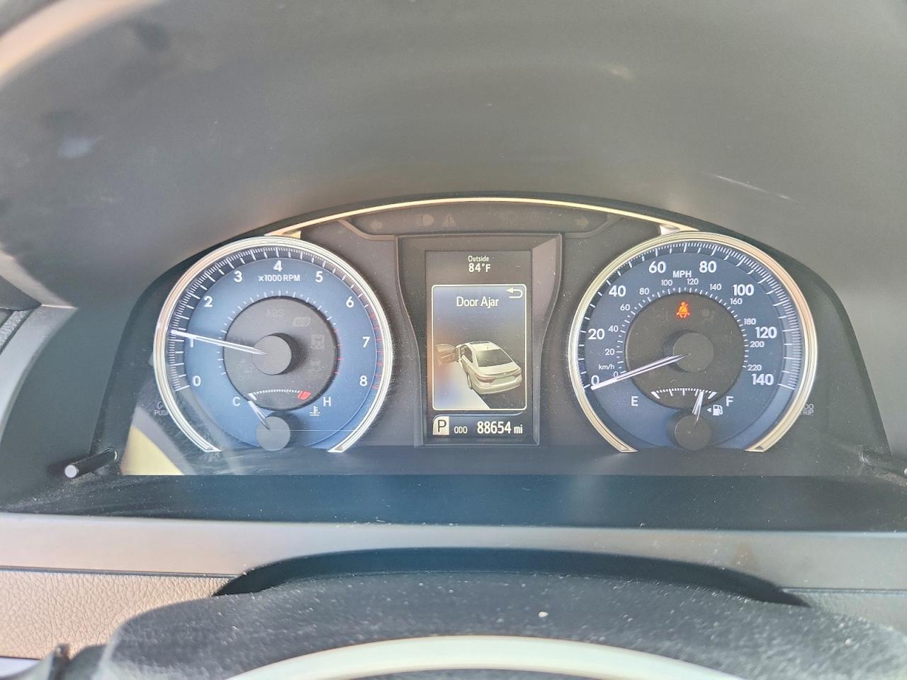 2016 TOYOTA CAMRY LE photo 9