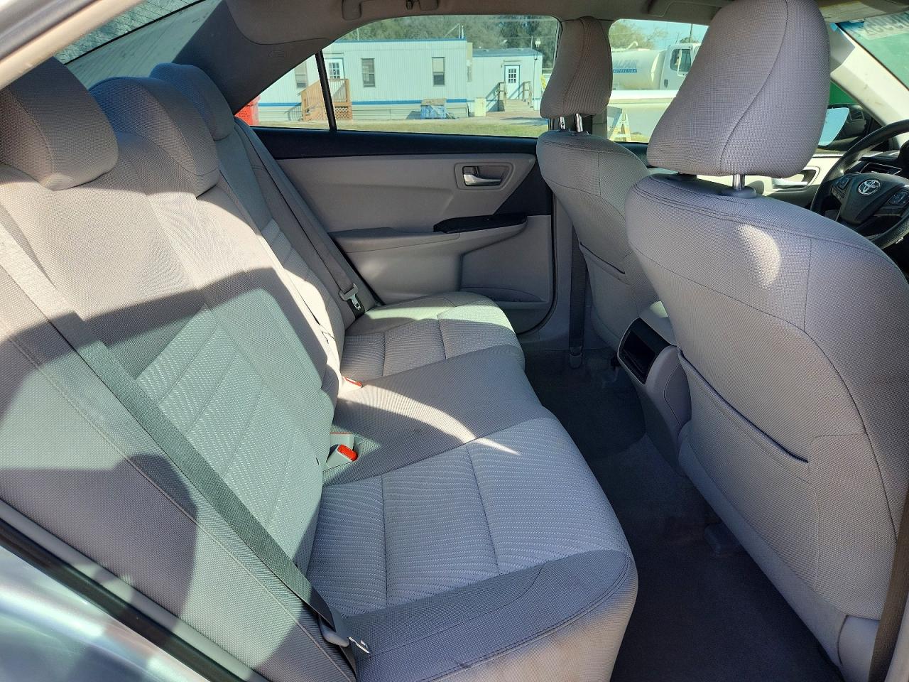 2016 TOYOTA CAMRY LE photo 10