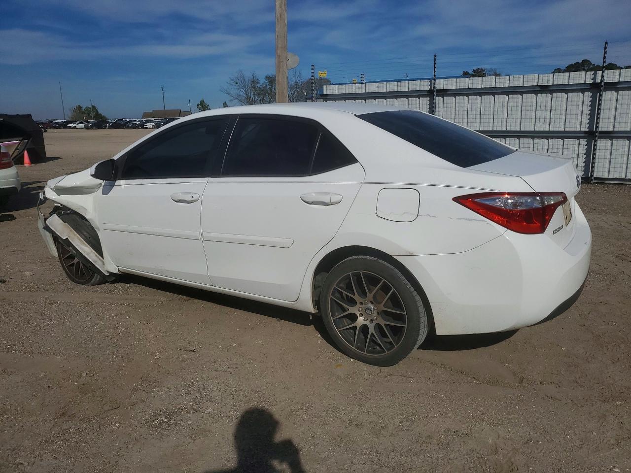 2015 TOYOTA COROLLA L photo 2