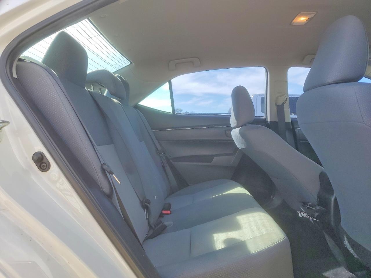2015 TOYOTA COROLLA L photo 10