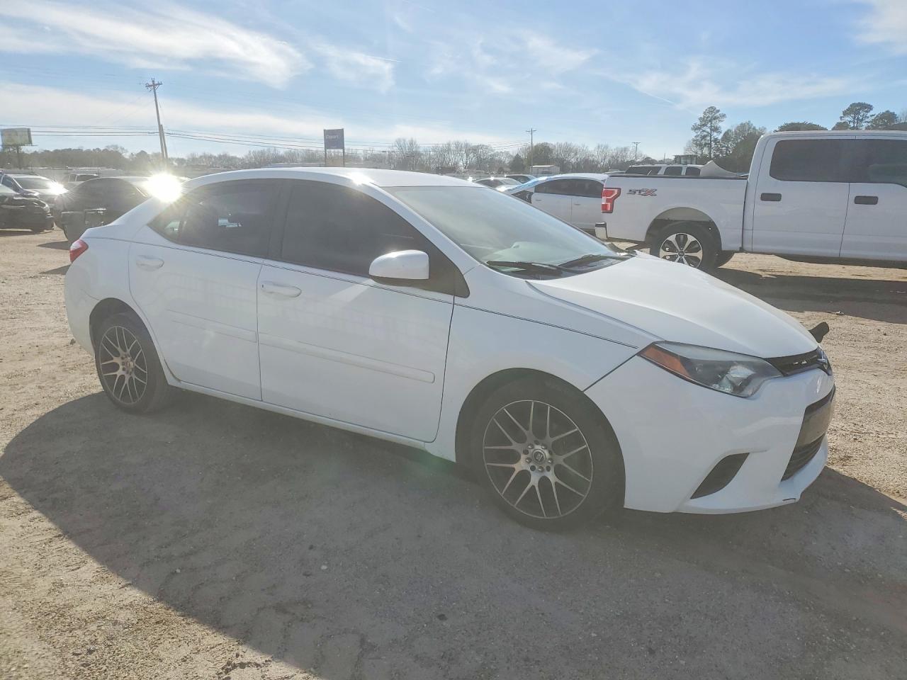 2015 TOYOTA COROLLA L photo 4