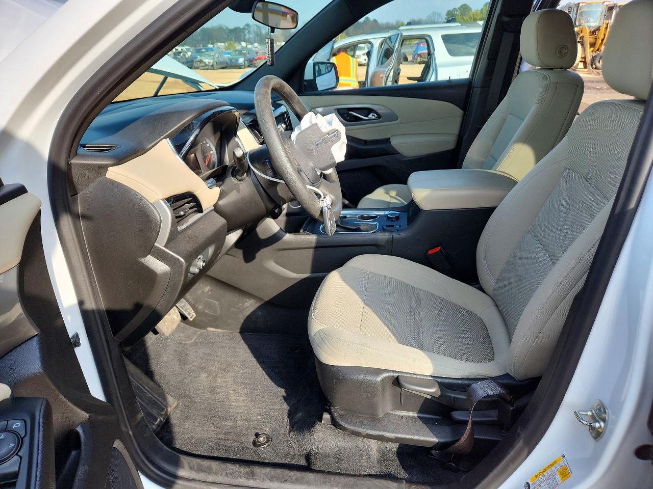 2023 CHEVROLET TRAVERSE LS photo 7