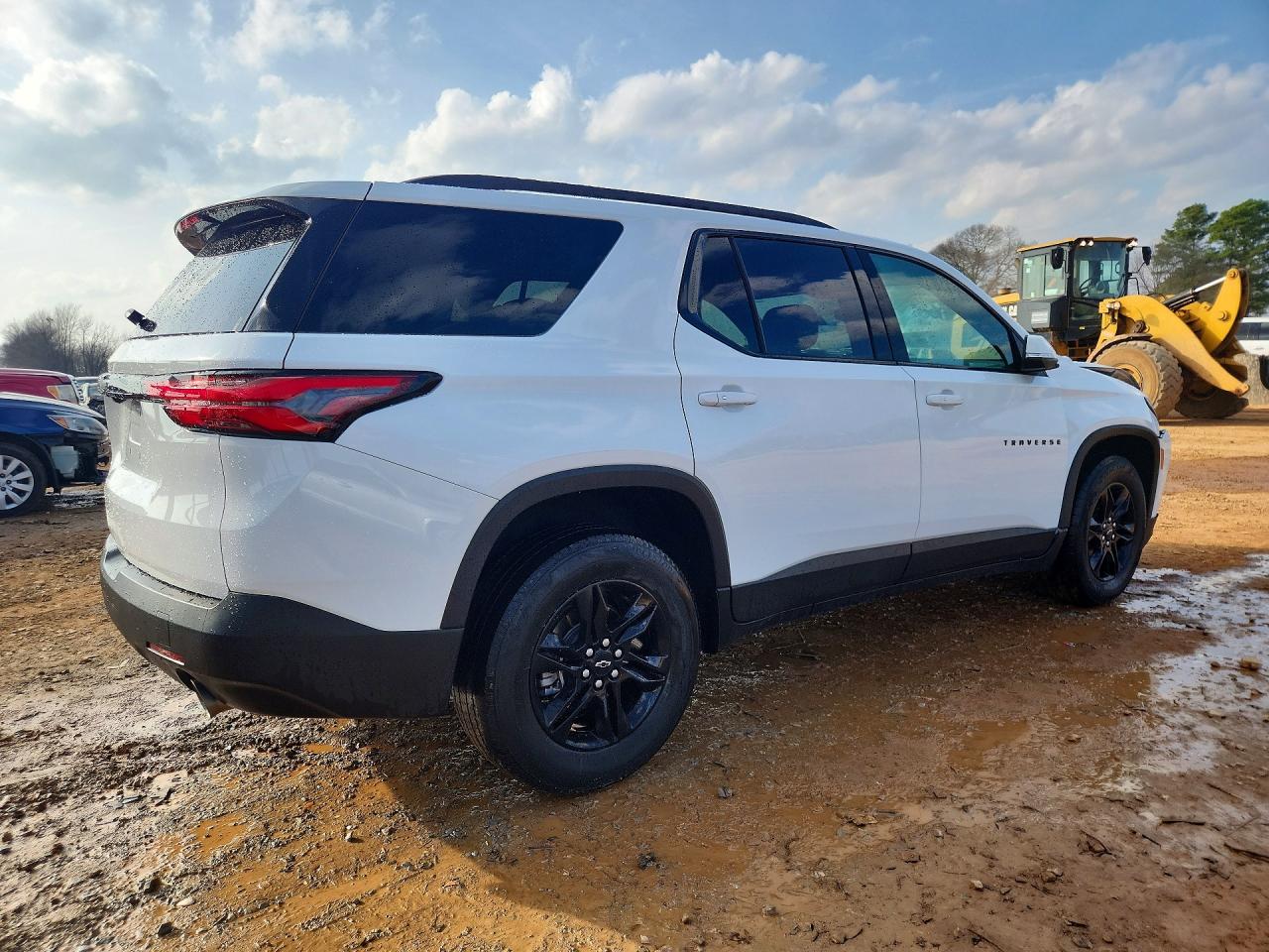 2023 CHEVROLET TRAVERSE LS photo 3
