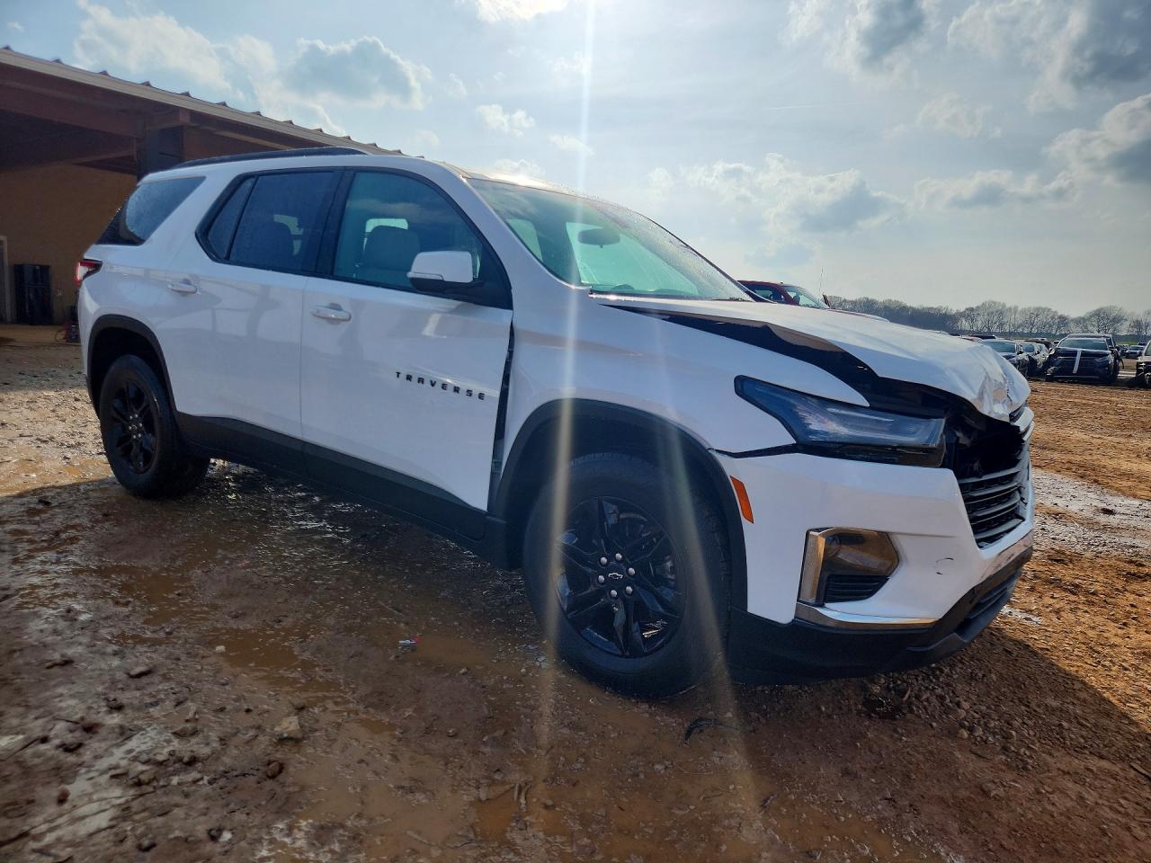 2023 CHEVROLET TRAVERSE LS photo 4