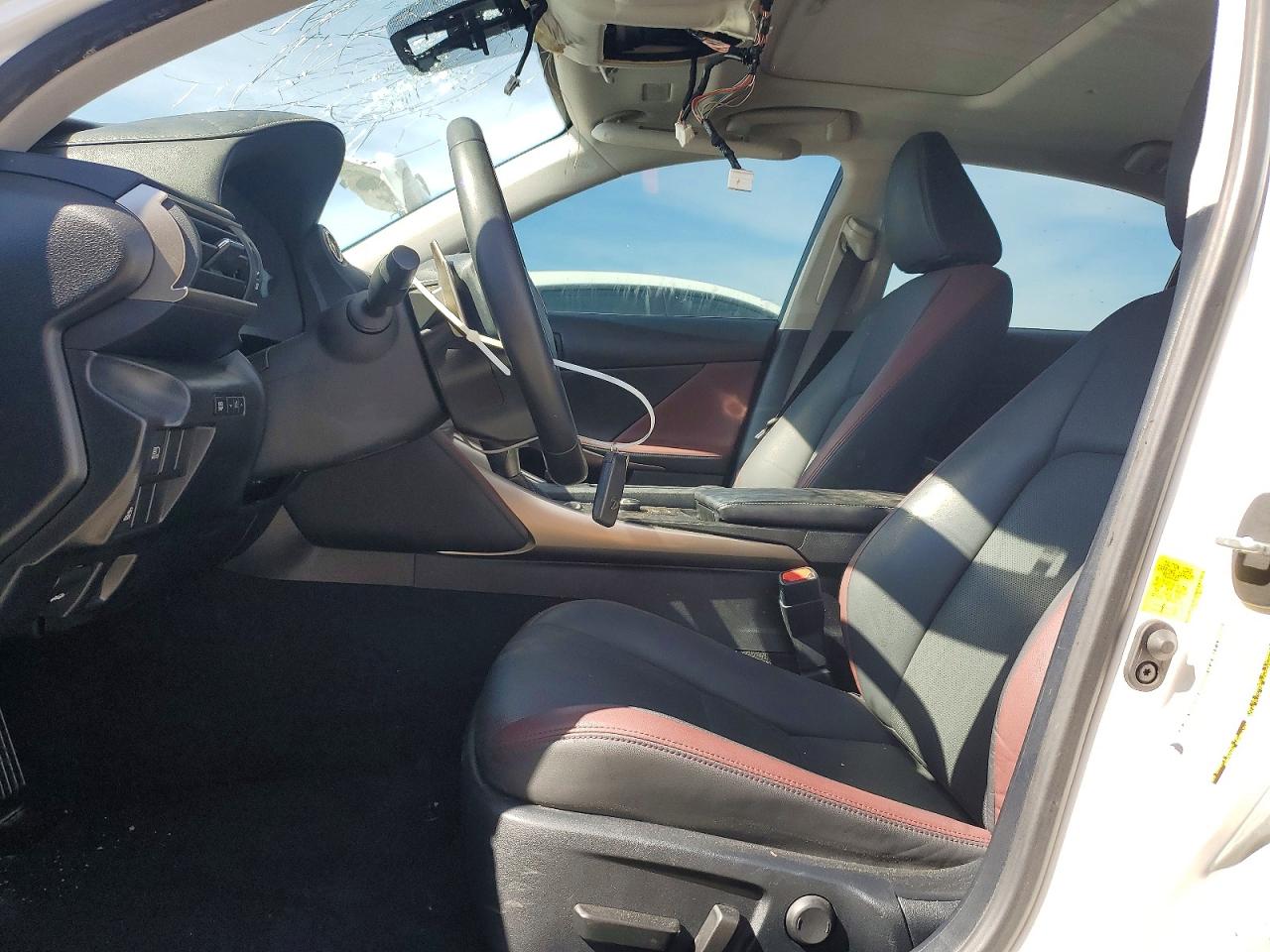 2019 LEXUS IS 300 photo 7