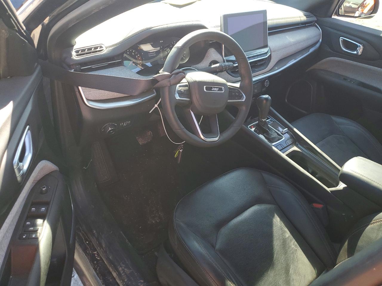 2024 JEEP COMPASS LATITUDE LUX photo 8