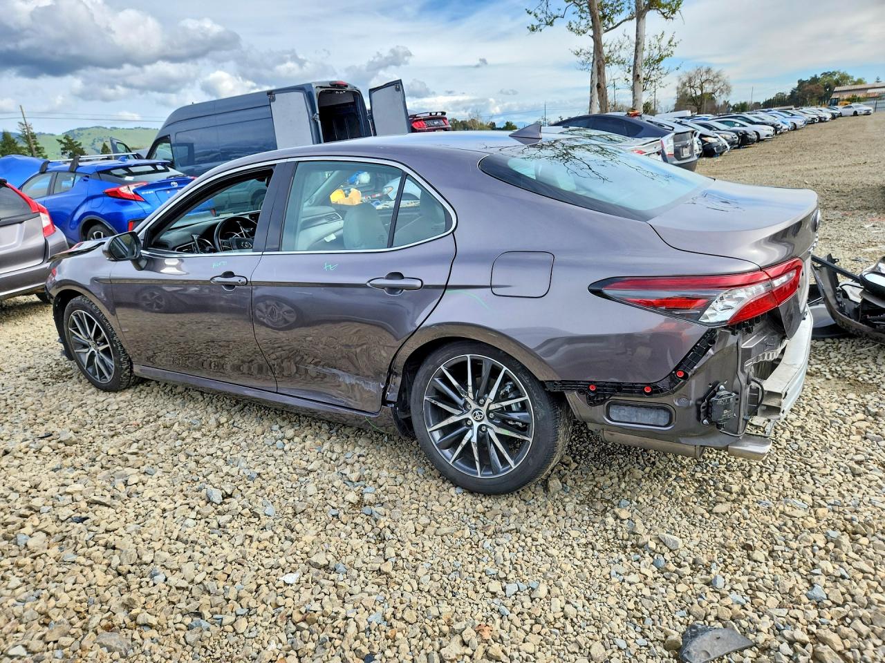2024 TOYOTA CAMRY XLE photo 3