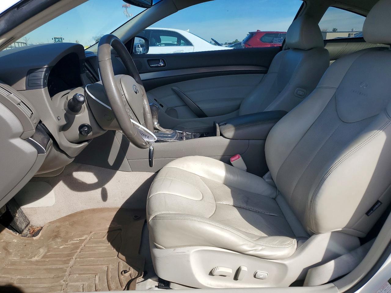 2012 INFINITI G37 BASE photo 13